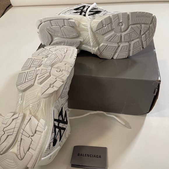 Balenciaga Graffiti Runners - Picture 5 of 9